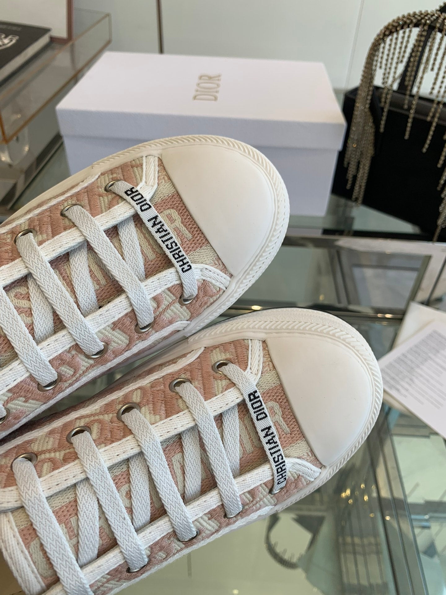 WALK'N PLATFORM SNEAKER IN IN LIGHT PINK EMBROIDERY ICONIC PATTERNS FABRIC