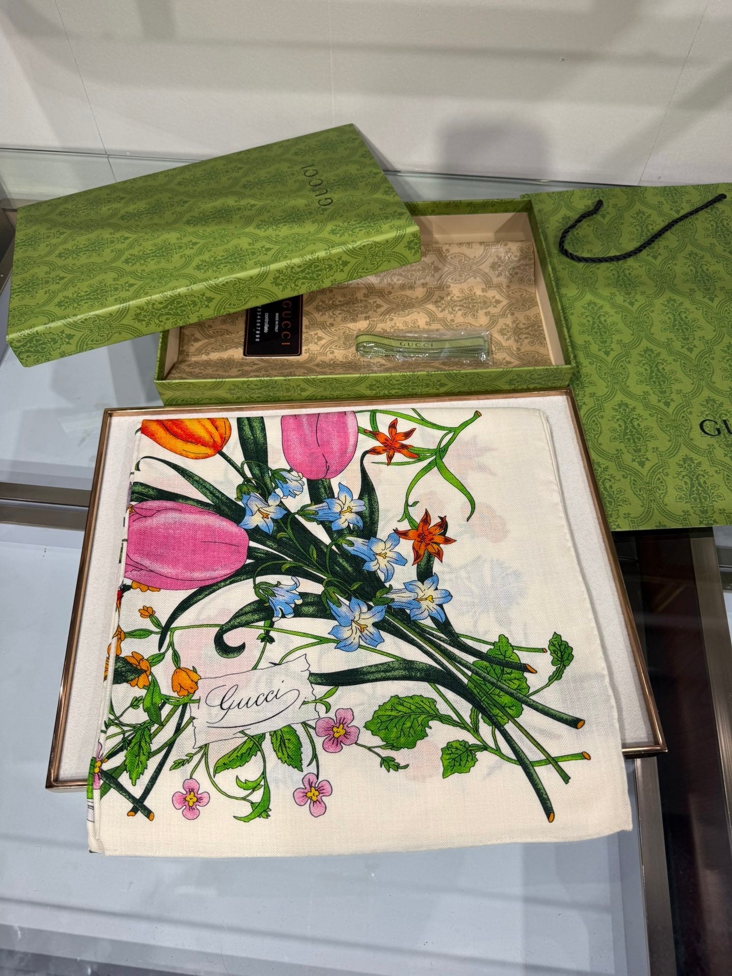 GUCCI 25S SCARF 140 IN CASHMERE 636340