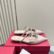 ROCKSTUD WISPY SOFT PINK CALFSKIN MULE 20MM