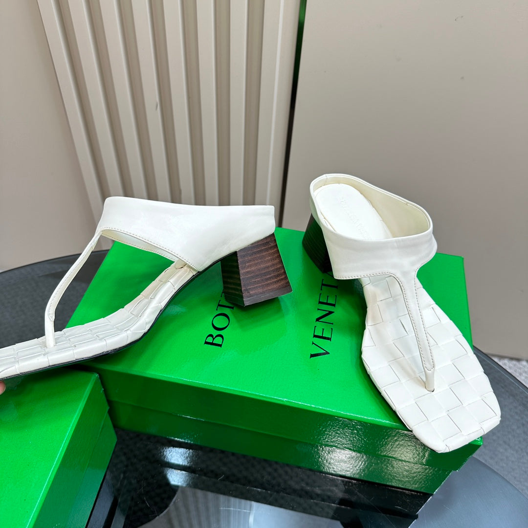 MARELLA THONG IN WHITE CREAM LEATHER WITH SIGNATURE INTRECCIATO INSOLE 55 MM