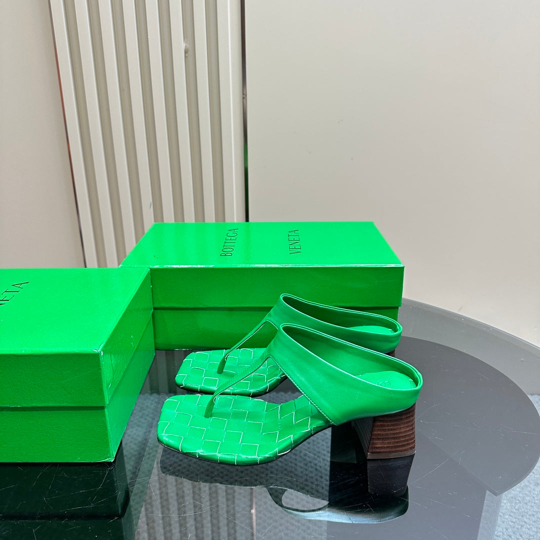 MARELLA THONG IN SHAMROCK GREEN LEATHER WITH SIGNATURE INTRECCIATO INSOLE 55 MM