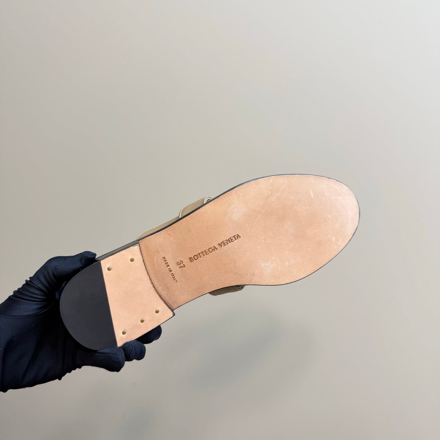 ASTAIRE MULE IN LIGHT BROWN CALFSKIN WITH GOLD HARDWARE