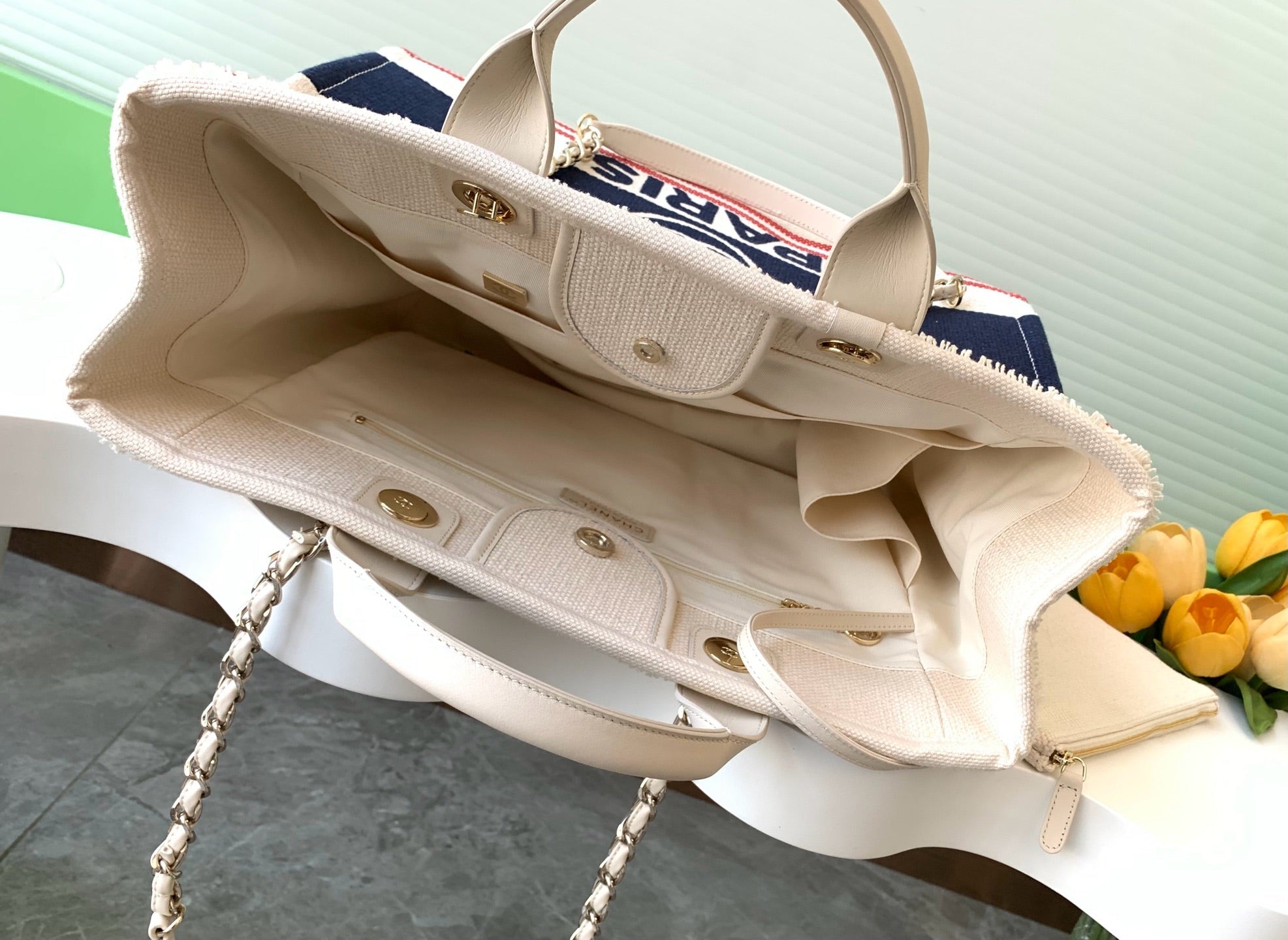 SHOPPING BAG 38 IN WHITE RED AND NAVY BLUE CANVAS