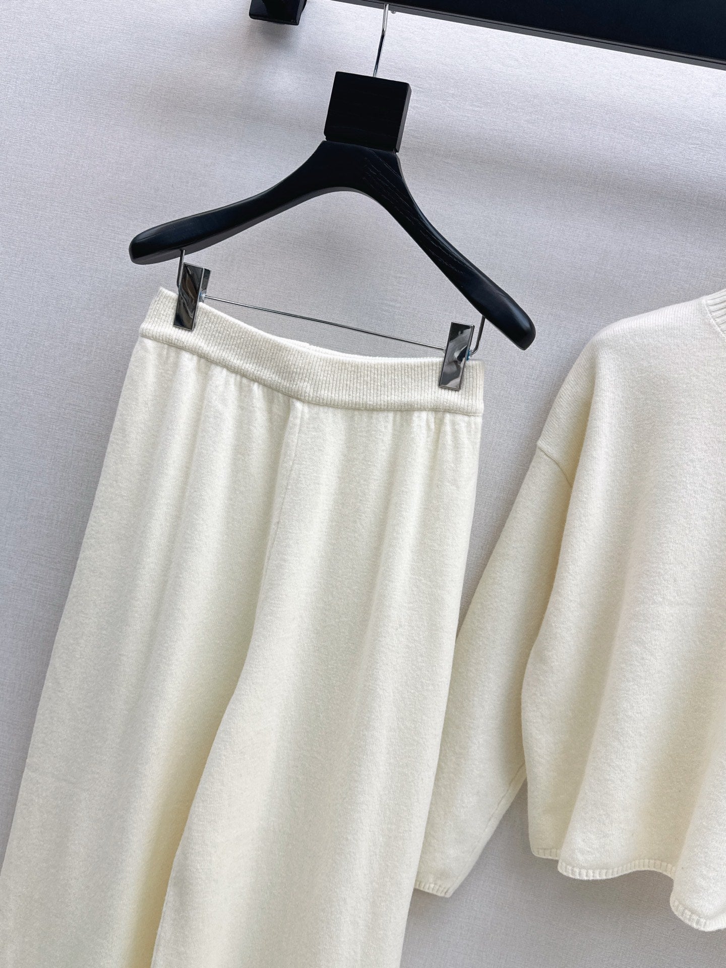 VALENTINO 26S SWEATER AND SKIRT SET STYLE 74