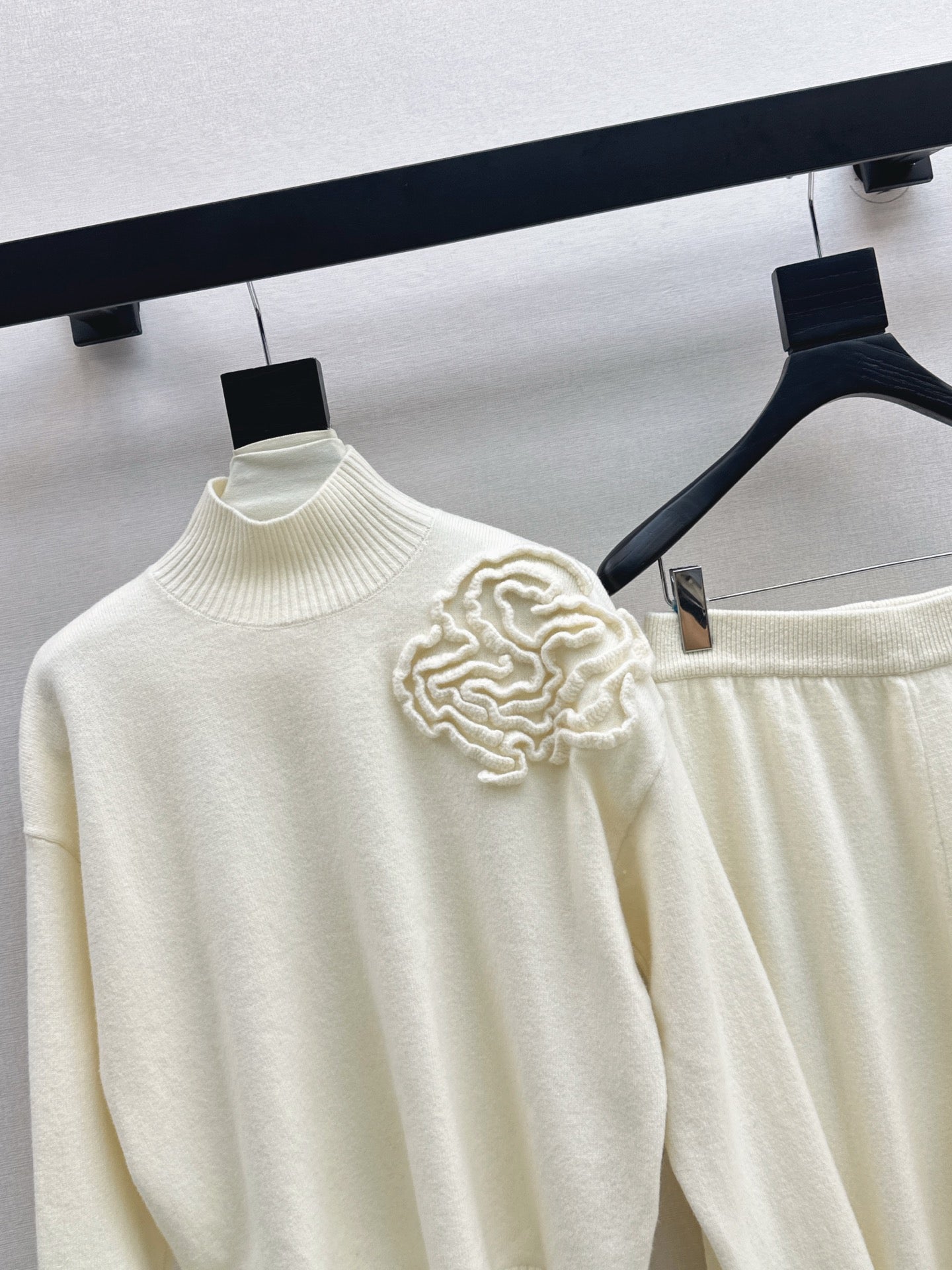 VALENTINO 26S SWEATER AND SKIRT SET STYLE 74