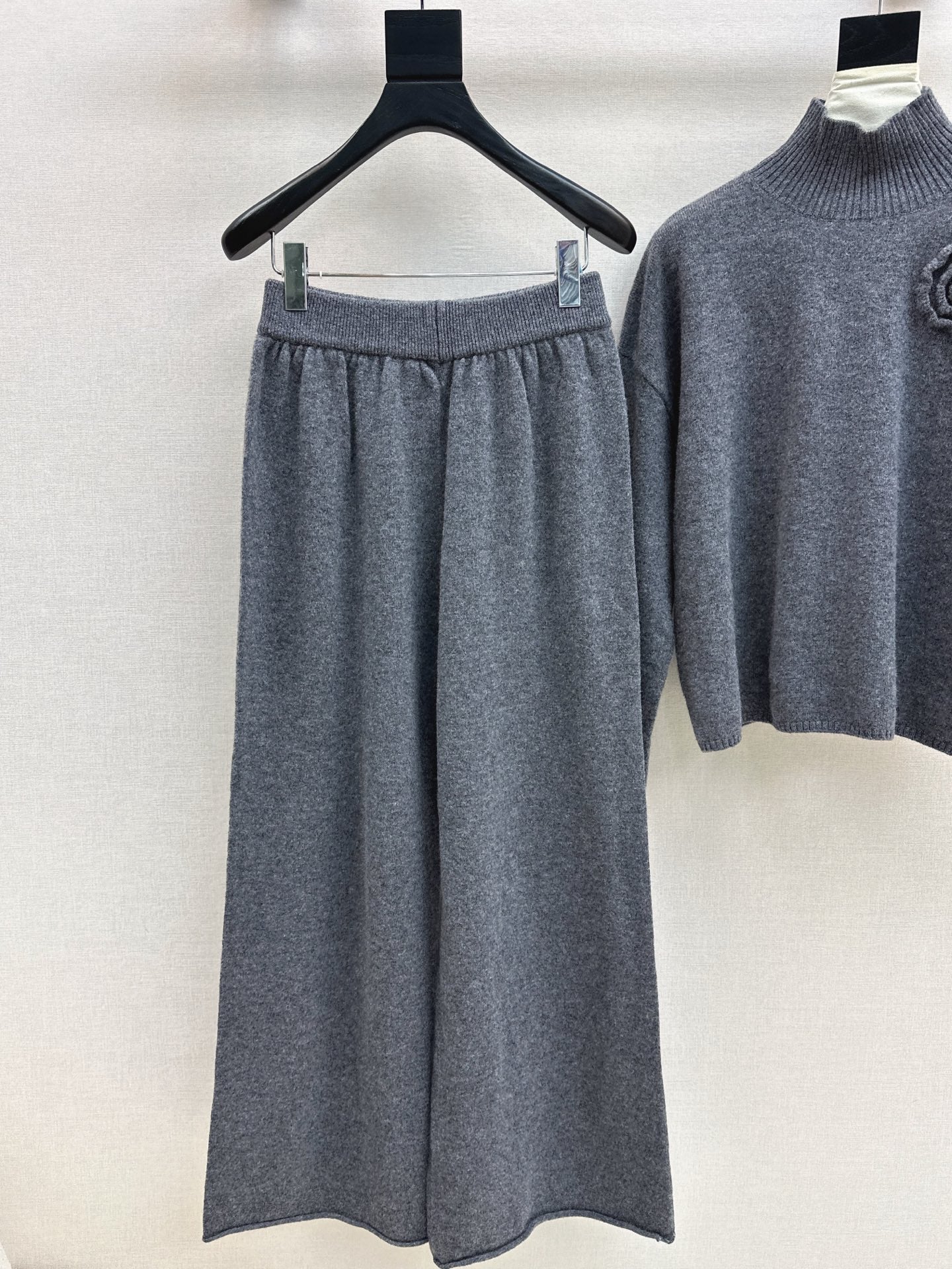 VALENTINO 26S SWEATER AND SKIRT SET STYLE 76