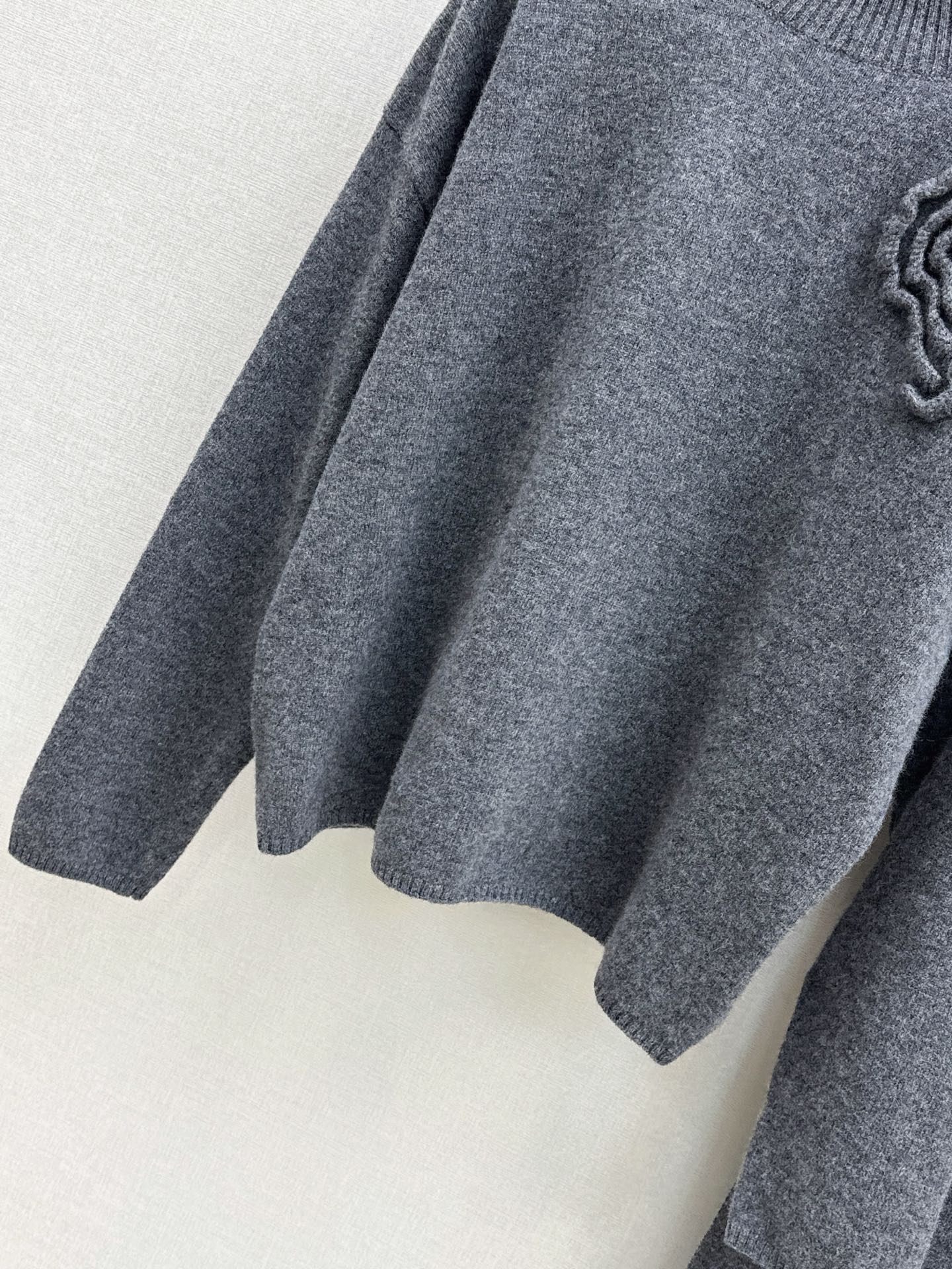 VALENTINO 26S SWEATER AND SKIRT SET STYLE 76