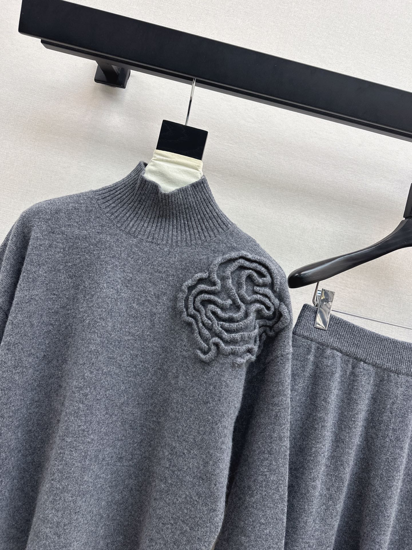 VALENTINO 26S SWEATER AND SKIRT SET STYLE 76