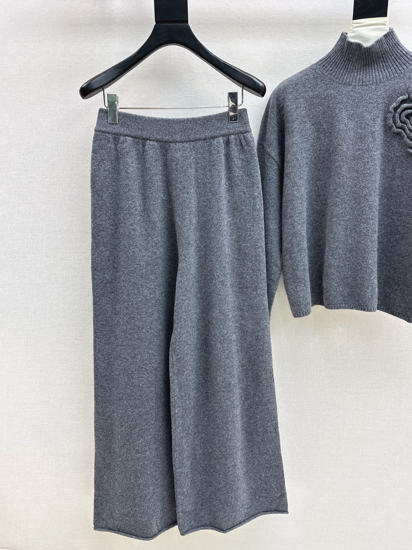 VALENTINO 26S SWEATER AND SKIRT SET STYLE 76