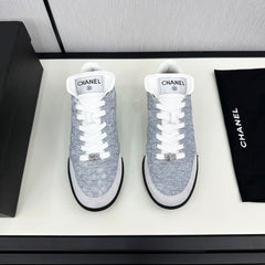 SPORTS SHOES IN GREY FABRIC