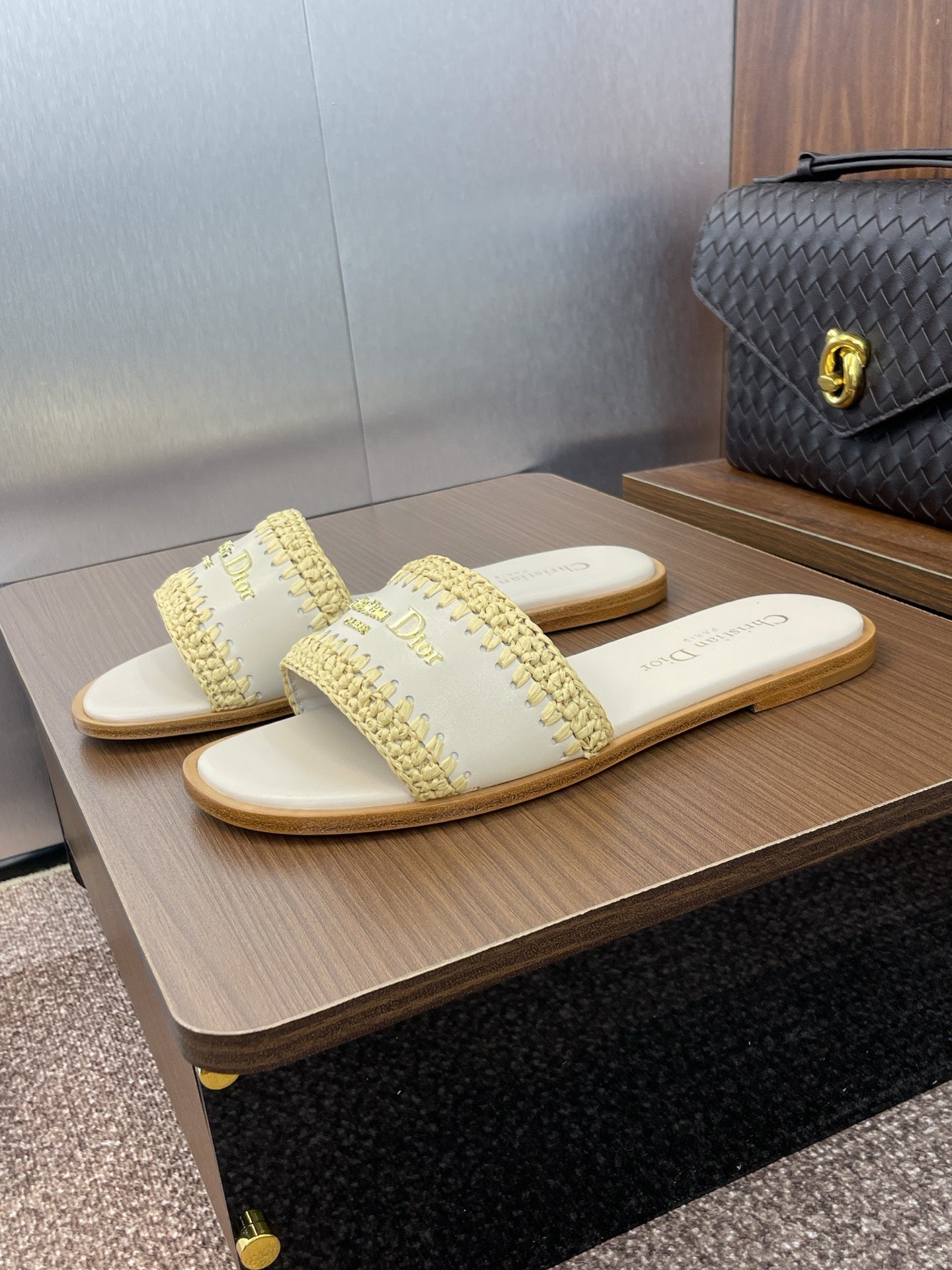 DIOR 25S D-LANE SLIDE LIGHT BEIGE CALFSKIN AND YELLOW BRAIDED RAFFIA