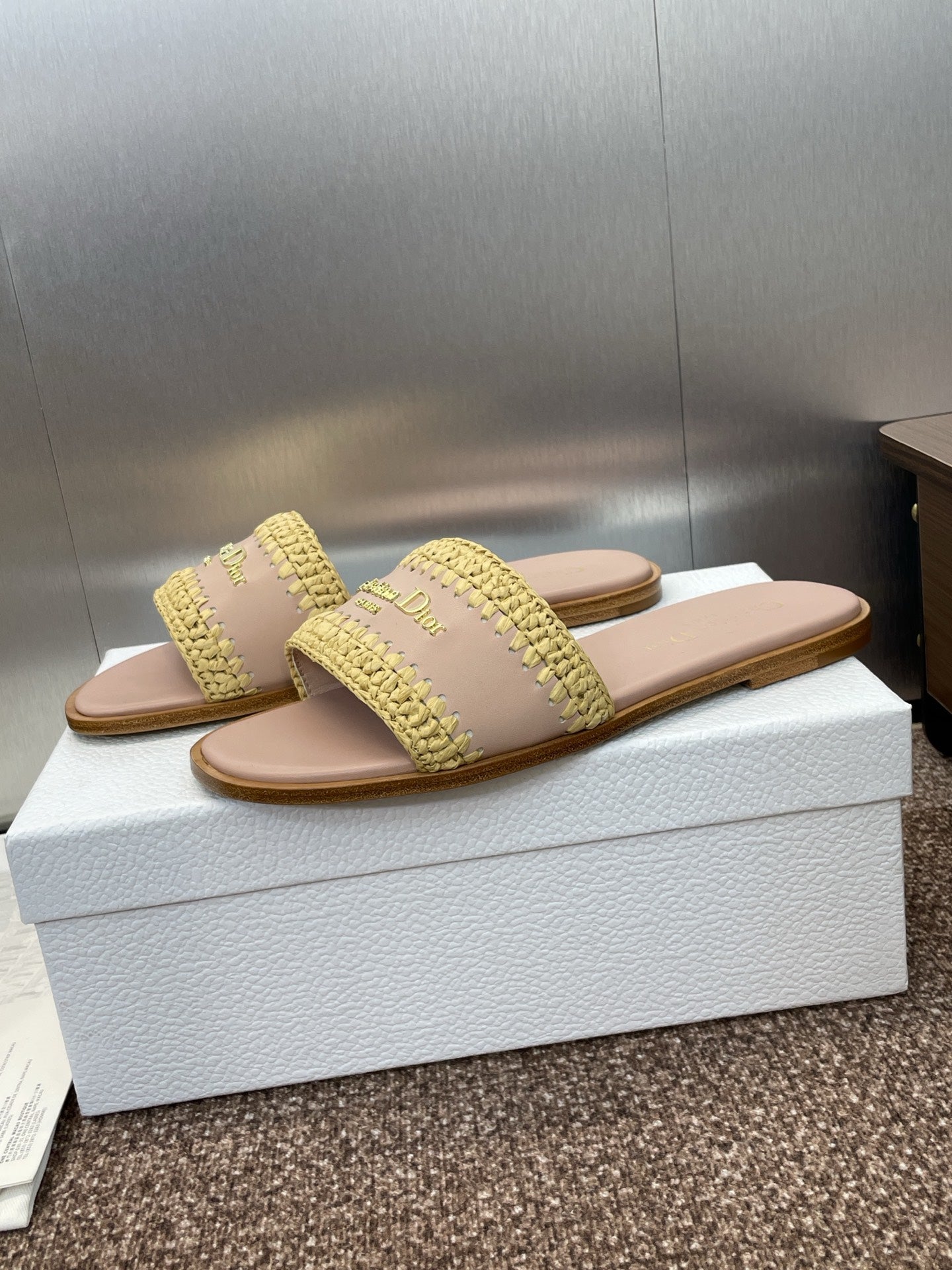 DIOR 25S D-LANE SLIDE NUDE CALFSKIN AND YELLOW BRAIDED RAFFIA