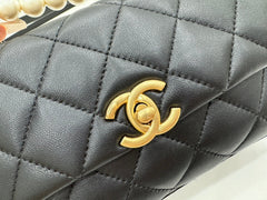 CHANEL 25S FLAP BAG 19 CM IN BLACK LAMBSKIN WITH PEARL TOP HANDLE