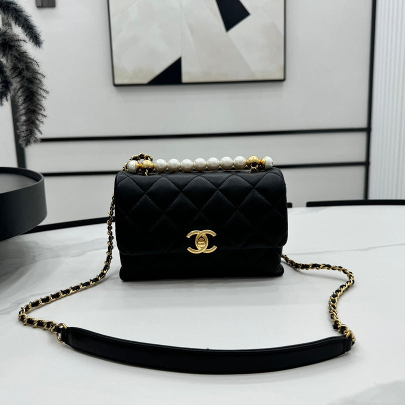 CHANEL 25S FLAP BAG 19 CM IN BLACK LAMBSKIN WITH PEARL TOP HANDLE