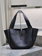 LE 5 À 7 BEA TOTE BAG 50 IN BLACK LAMBSKIN GOLD LOGO