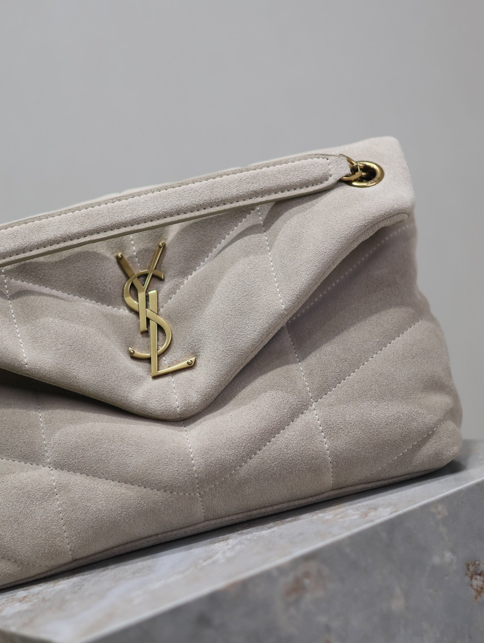 YSL 25S LOULOU PUFFER MM 29 IN SMOKEY TAUPE SUEDE GOLD HARDWRE
