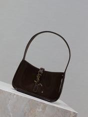 LE 5 À 7 MINI BAG 19 IN CHOCOLATE PATENT CALFSKIN GOLD LOGO