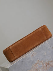 LE 5 À 7 SHOULDER BAG 25 IN BROWNIE SUEDE AND WHITE SHEARLING TRIM