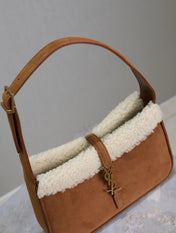 LE 5 À 7 SHOULDER BAG 25 IN BROWNIE SUEDE AND WHITE SHEARLING TRIM