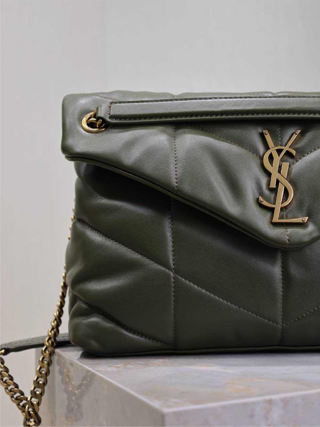 YSL 25S LOULOU PUFFER GM 35 IN DARK OLIVE CALFSKIN GOLD HARDWRE
