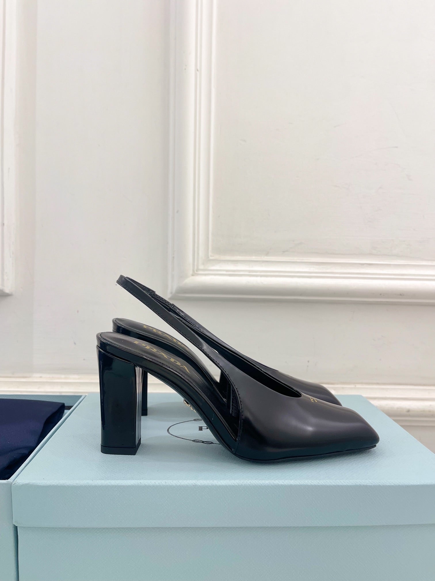 SQUARE TOE SLINGBACK PUMPS IN BLACK SMOOTH LAMBSKIN