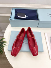 MARY JANE FLATS SQUARE TOE IN CRIMSON RED PATENT SHEEPSKIN