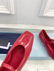 MARY JANE FLATS SQUARE TOE IN CRIMSON RED PATENT SHEEPSKIN