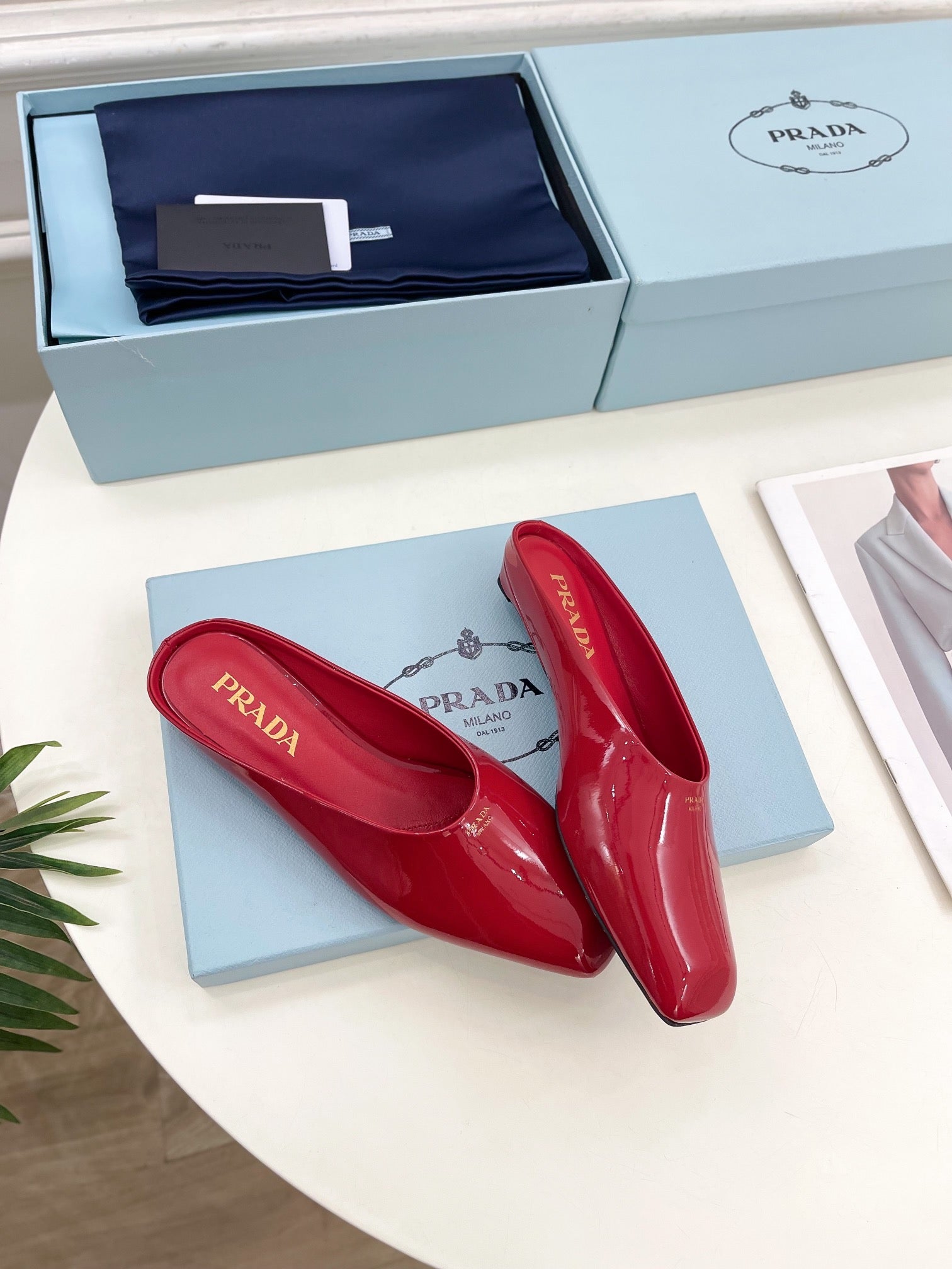 MULES SQUARE TOE IN RED SHINY CALFSKIN