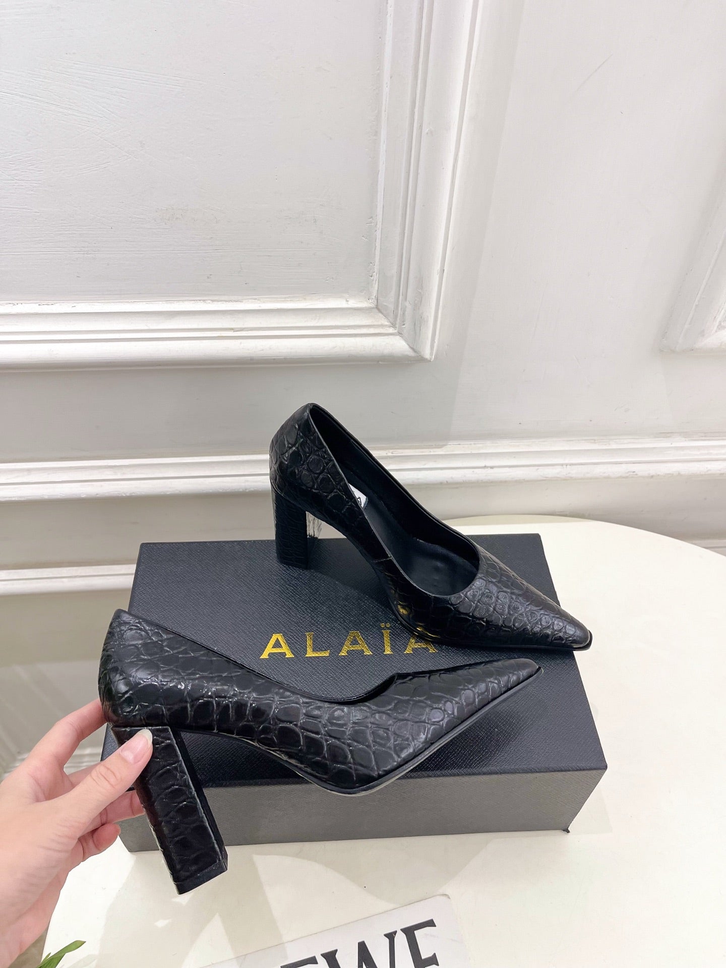 ALAIA 26S HIGH HEELS 95 MM IN BLACK CROCODILE-EMBOSSED CALFSKIN