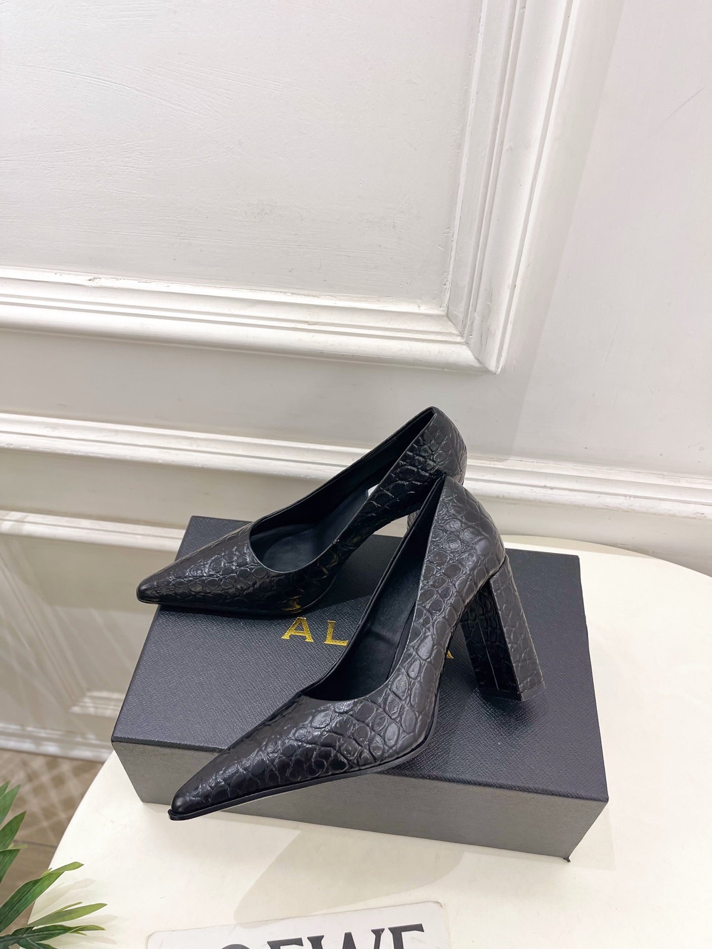 ALAIA 26S HIGH HEELS 95 MM IN BLACK CROCODILE-EMBOSSED CALFSKIN