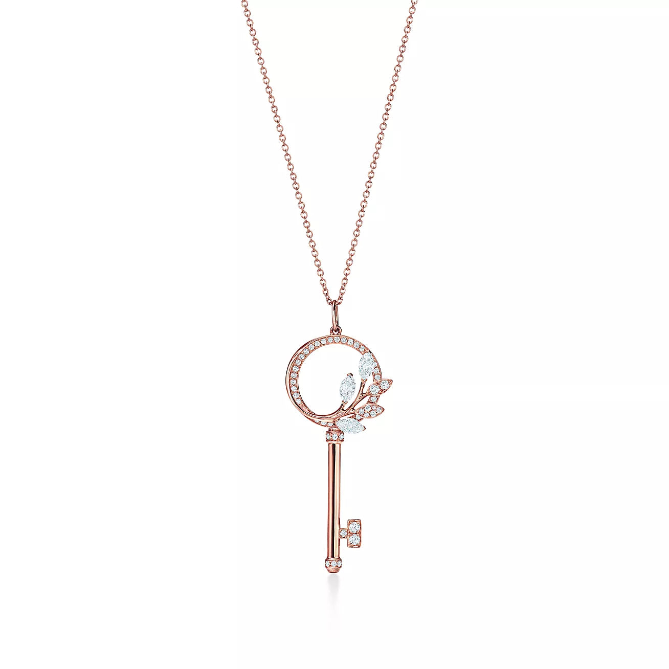 tiffany-keystiffany-victoria-diamond-vine-circle-key-in-18k-rose-gold-25508327_1007010_ED_G_M_068ad4fa-be77-4ccd-a65e-8a34fb363ba1.webp